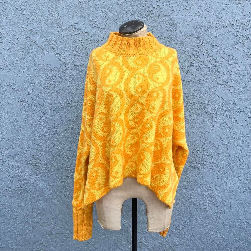 Free People Sweater Yin Yang Size small